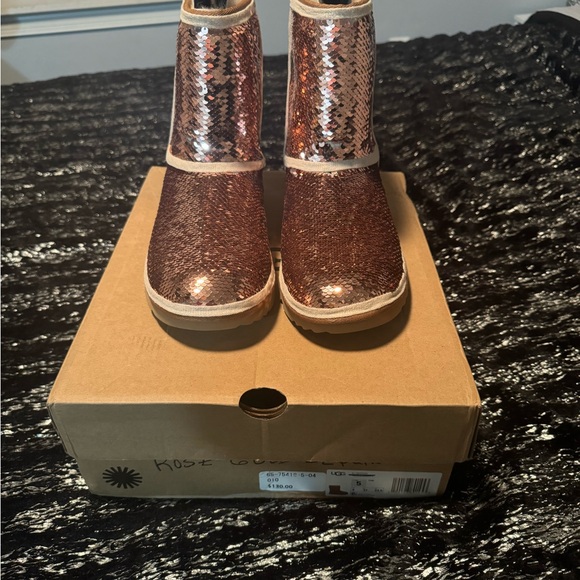 NEW CUSTOM UGGS ROSEGOLD SIZE 5! - Picture 2 of 5